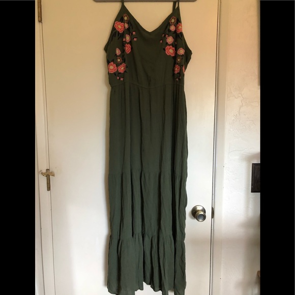 Time and Tru Dresses & Skirts - Time Tru green maxi dress